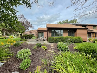 1608 Sandpiper Ct, Champaign, IL 61821