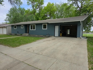 214 S Central Ave, Truman, MN 56088