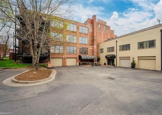 165 Virginia St Unit 309, Mount Airy, NC 27030
