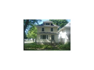 928 F Ave NW, Cedar Rapids, IA 52405