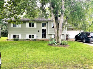 927 E Woodland St, Greenville, MI 48838