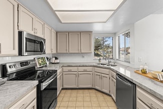 1098 Willow Creek Dr, Yuba City, CA 95991