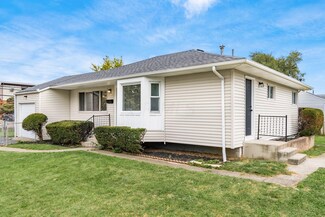 1074 Country Club Rd, Columbus, OH 43227