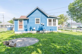 2420 Maple St, Des Moines, IA 50317