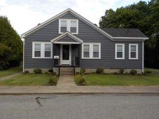 26 Pulaski St, Uxbridge, MA 01569