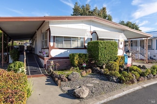 8 Estrella Dr, Santa Rosa, CA 95403