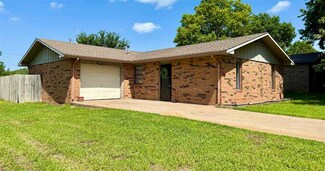 819 S 3rd St, Blackwell, OK 74631