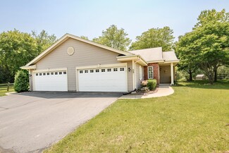 321 Nicole Ct, Pewaukee, WI 53072
