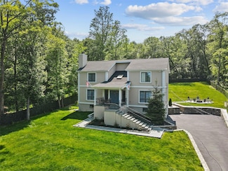 2595 Dunning Dr, Yorktown Heights, NY 10598