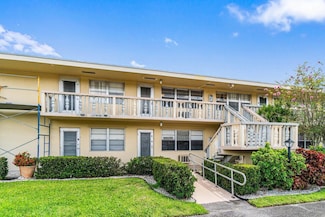 52 Kingswood C, West Palm Beach, FL 33417