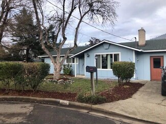 1002 NE Fall Dr, Grants Pass, OR 97526