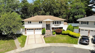 9 Lawrence Ct, Hicksville, NY 11801