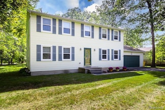 22133 Meridian Rd, Grosse Ile, MI 48138
