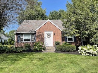 2 Wildwood Dr, Albany, NY 12211