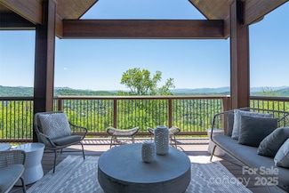 21 S Point Dr, Asheville, NC 28804