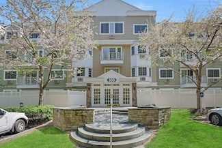 500 Pondside Dr Unit 2E, White Plains, NY 10607
