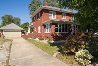 320 NE 2nd St, Hopedale, IL 61747