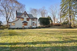 31 Laurel Dr, Mount Kisco, NY 10549