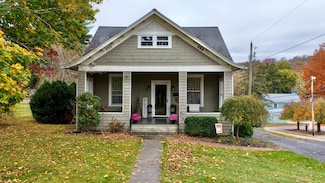 141 Walnut St, Ronceverte, WV 24970