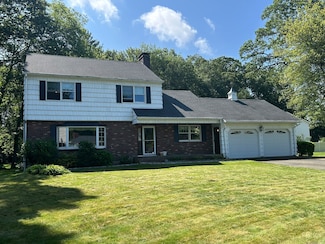25 Tanglewood Ln, Naugatuck, CT 06770