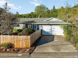 549 Hillside Dr, Cloverdale, CA 95425