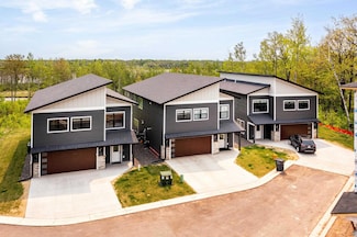 8415 Burns Ct, Duluth, MN 55807