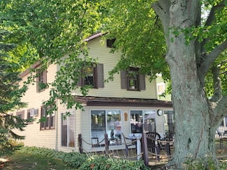 55682 Indian Lake Rd, Dowagiac, MI 49047