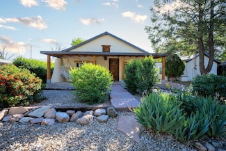 31 San Francisco Rd, Ranchos de Taos, NM 87557