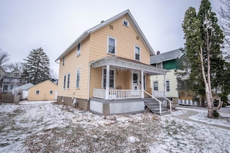 132 Willow Ln, West Bend, WI 53095