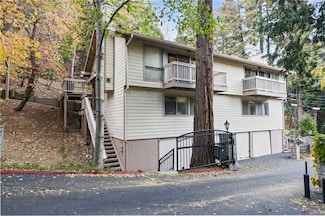 103 Rockledge Ln, Lake Arrowhead, CA 92352