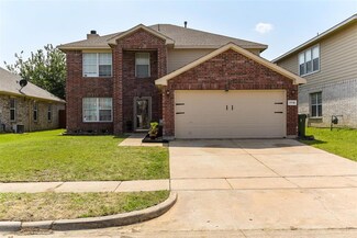 7716 Regent Dr, Arlington, TX 76001