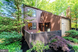 10909 Knights Bridge Ct, Reston, VA 20190