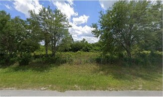 620 Shady Hollow Blvd W, Rural Estates, FL 34120