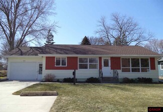 205 205 E Front St, St. Clair, MN 56080