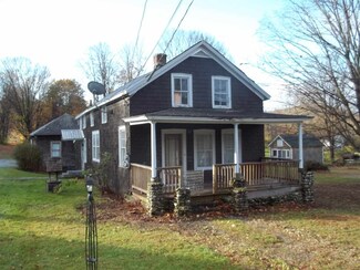 31 West St, Middletown Springs, VT 05757