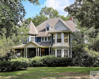 808 Stoneridge Dr, Atlanta, TX 75551