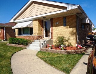 8427 N Osceola Ave, Niles, IL 60714