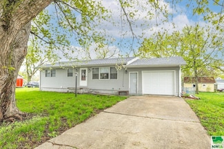617 14th St, Onawa, IA 51040