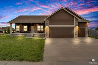 9911 Lavender Ln, Manhattan, KS 66502