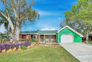 367 NE Midfield Ln, Port Saint Lucie, FL 34983