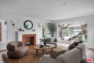 5215 Parkglen Ave, Los Angeles, CA 90043