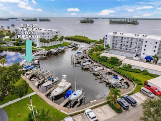 000 River Run (Dock) Dr, Sebastian, FL 32958