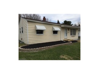 221 Hamrock Dr, Campbell, OH 44405