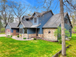4570 Castlewood Ct, Houghton Lake, MI 48629