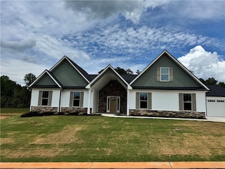 104 Hinton Rd, Easley, SC 29640