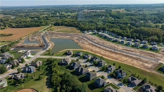 111 Dogwood Ln, Kearney, MO 64060