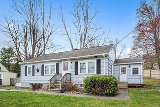 28 Central St, Byfield, MA 01922