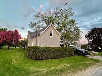 14 School St, Madrid, NY 13660