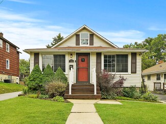 714 Walnut St, Lemont, IL 60439