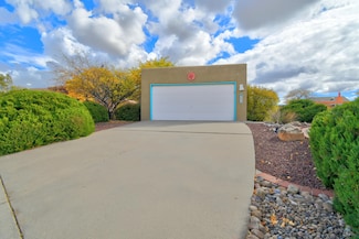 5624 Amigo Way NE, Albuquerque, NM 87111